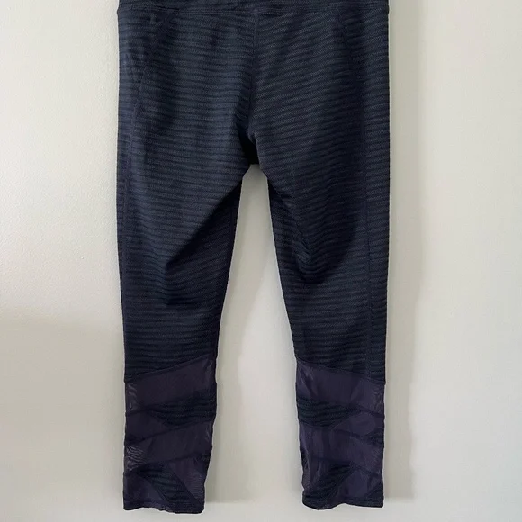 Athleta Mantra Jacquard Crop Yoga Leggings In Navy Blue Size S